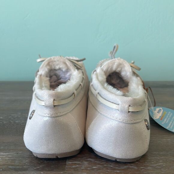 New in Box- Makula California Mock Out Moccasins Women's Size 6 in White Sparkle - Picture 4 of 11